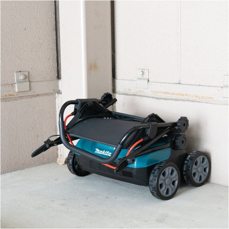Makita DUV320Z 18V LXT Brushless 320mm Scarifier with 1 x 6.0Ah Battery & Charger